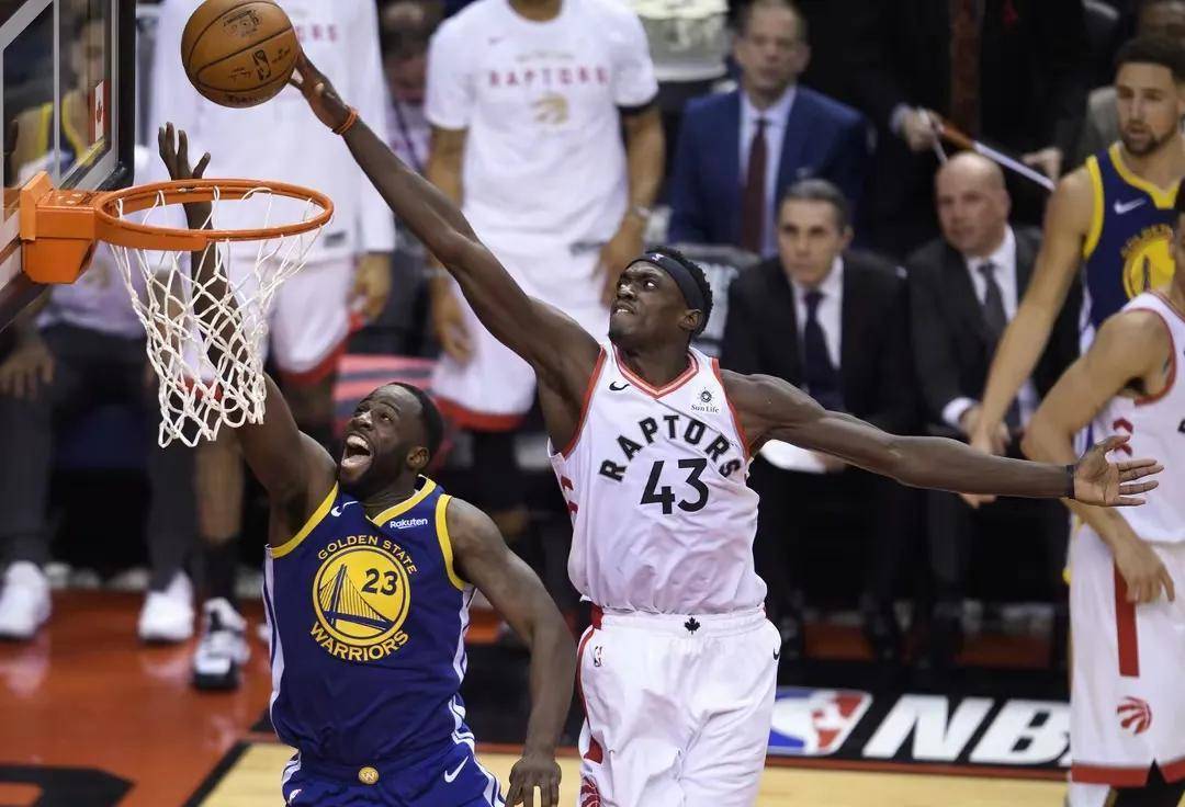 AYX-西亚卡姆在热火比赛中刷新纪录，险胜引发热议！比赛高潮迭起(西亚卡姆打球风格)