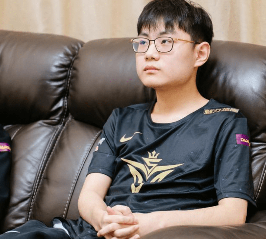 AYX-关于Rookie回归赛场，精彩发挥首场状态亮眼，拜仁观众沸腾！的信息